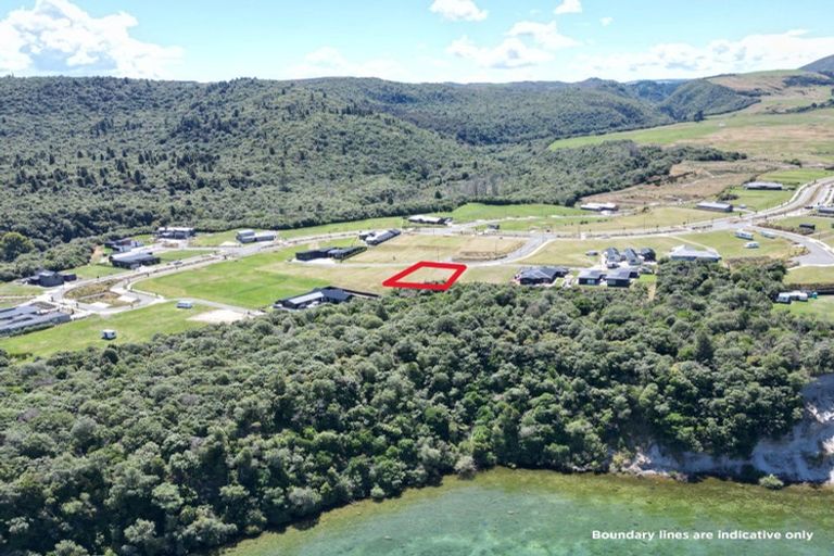 Photo of property in 16 Broadleaf Way, Kinloch, 3377