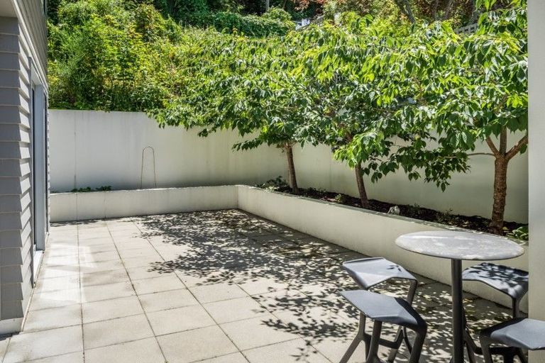 Photo of property in 1 Upper Lewisville Terrace, Thorndon, Wellington, 6011