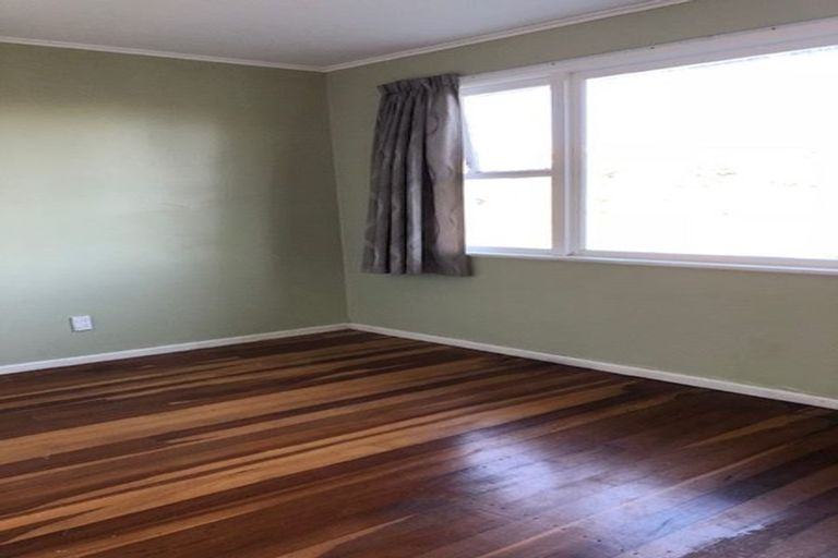 Photo of property in 147 Ruskin Road, Newlands, Wellington, 6037