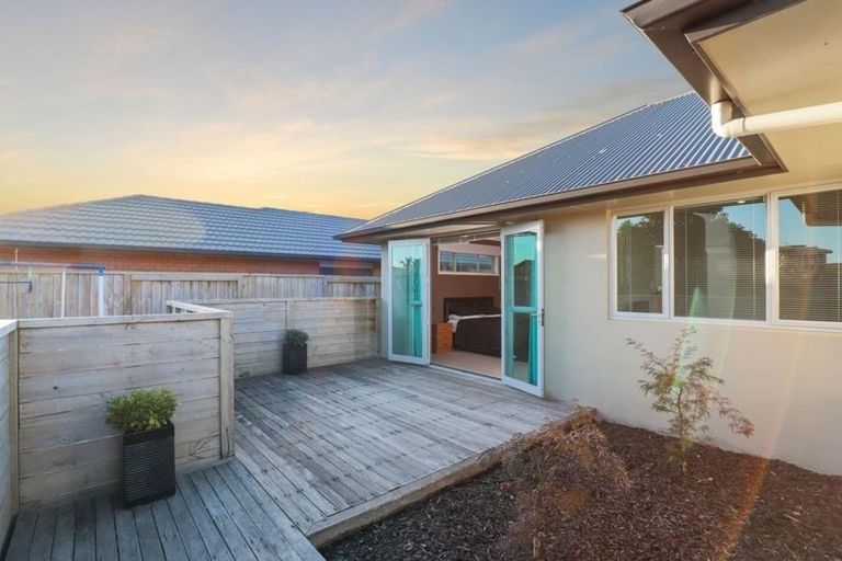 Photo of property in 1 Woodridge Drive, Stanmore Bay, Whangaparaoa, 0932