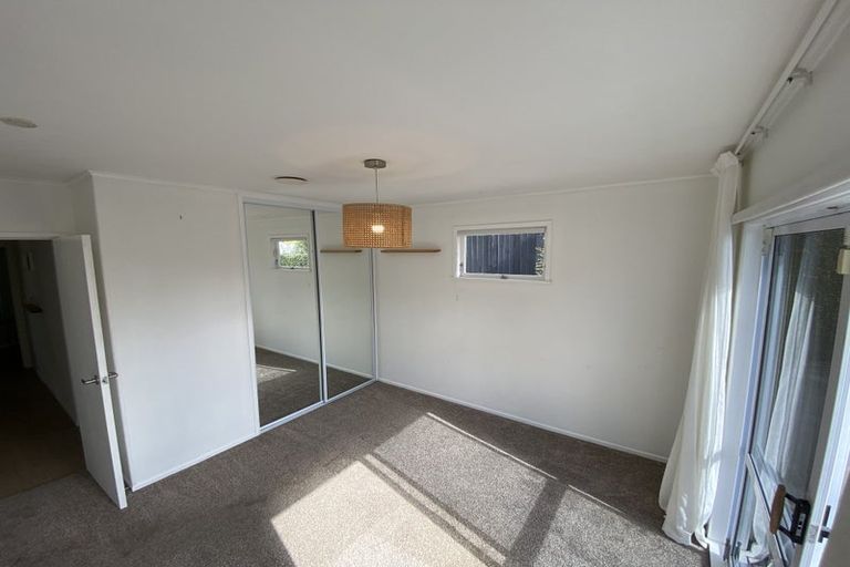 Photo of property in 27 Aplin Place, Birkdale, Auckland, 0626
