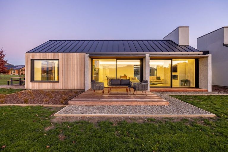 Photo of property in 10 Little Orchard Way, Wanaka, 9382