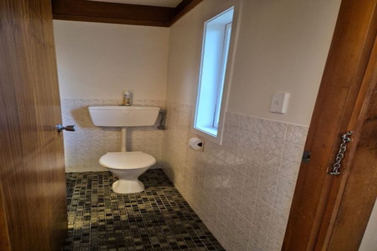 Photo of property in 39 Lucknow Terrace, Khandallah, Wellington, 6035