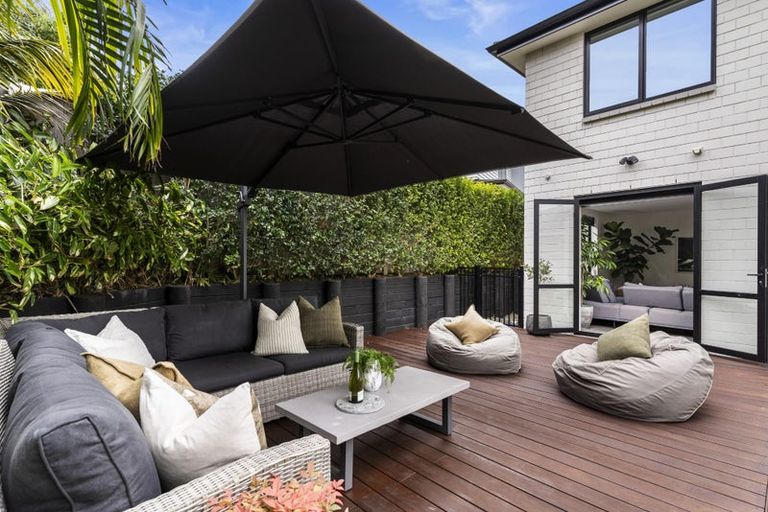 Photo of property in 71a Neil Avenue, Te Atatu Peninsula, Auckland, 0610