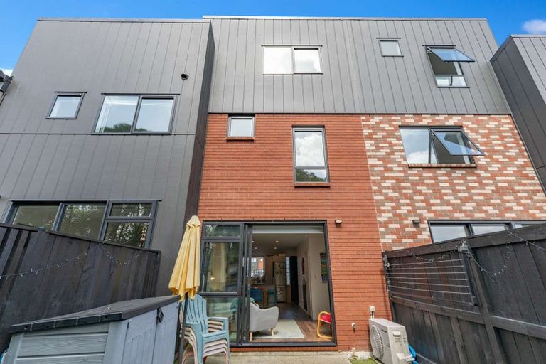 Photo of property in 28 Kotuitui Street, Manukau, Auckland, 2104