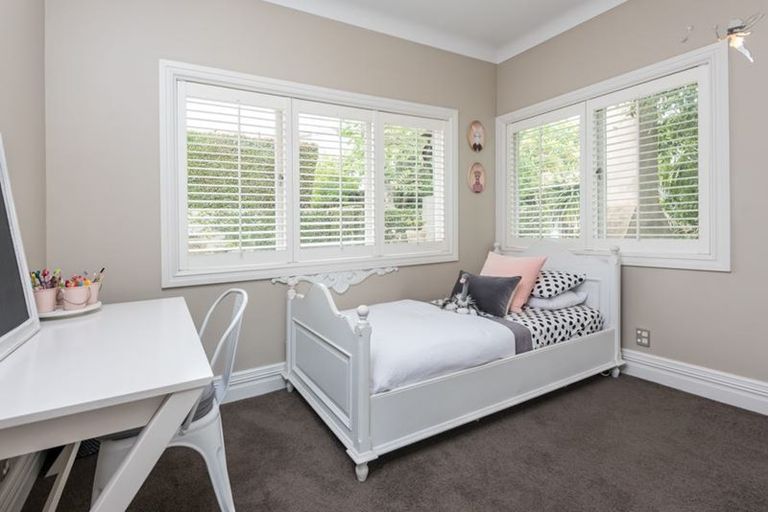 Photo of property in 19 Montgomery Crescent, Cockle Bay, Auckland, 2014