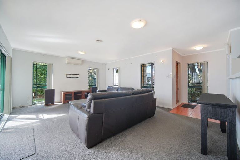 Photo of property in 14 Waimoko Glen, Swanson, Auckland, 0612