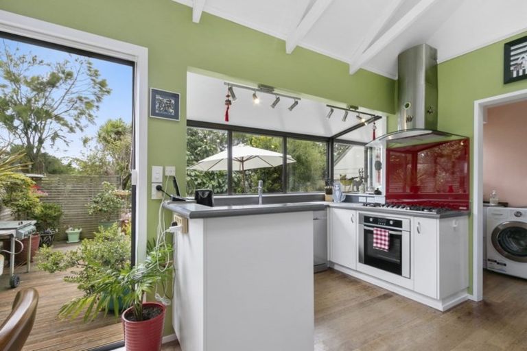 Photo of property in 211 Miromiro Road, Normandale, Lower Hutt, 5010