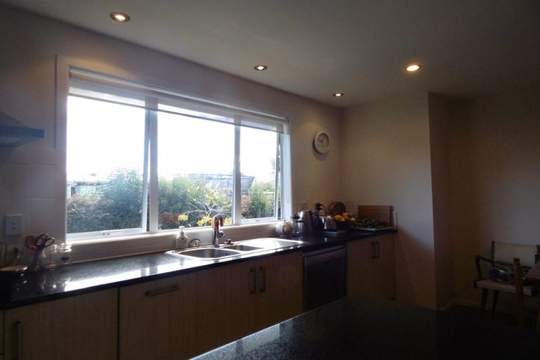 Photo of property in 11 Ward Crescent, Te Atatu Peninsula, Auckland, 0610