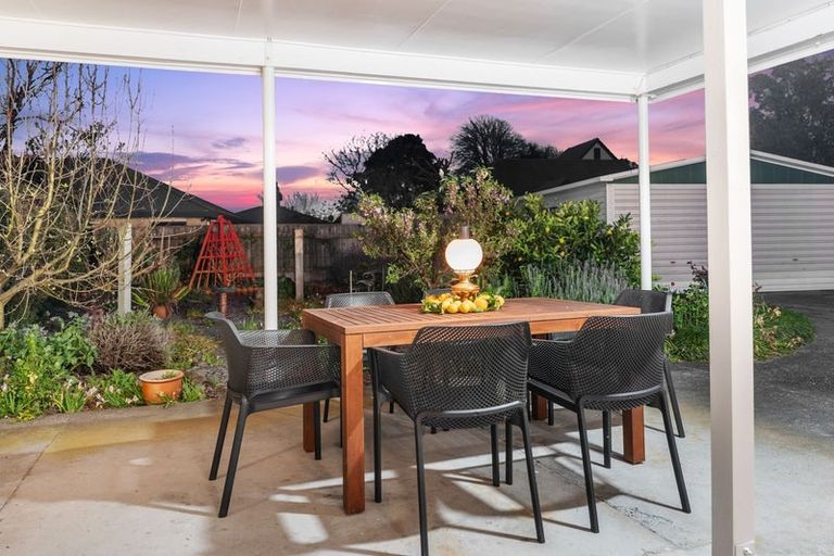 Photo of property in 17 Rata Street, Waikanae, 5036