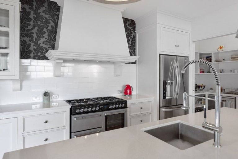 Photo of property in 22 Estuary View Road, Welcome Bay, Tauranga, 3112