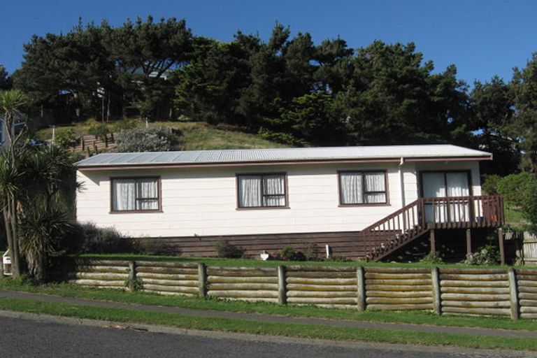 Photo of property in 62 Gloaming Hill, Titahi Bay, Porirua, 5022