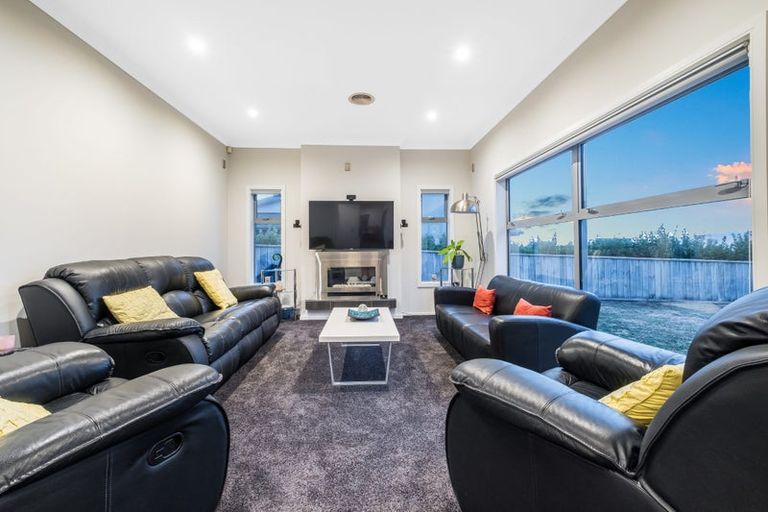 Photo of property in 13 Canary Way, Whitby, Porirua, 5024