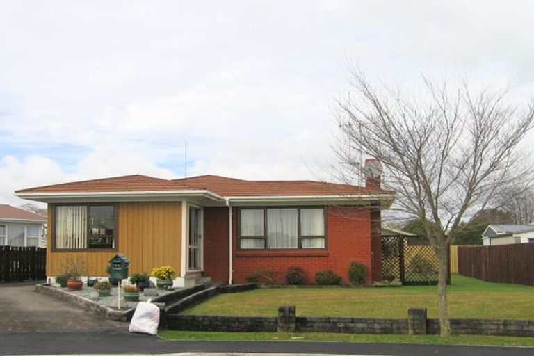 Photo of property in 14 Bremridge Place, Melville, Hamilton, 3206