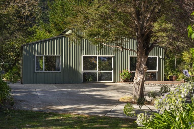 Photo of property in 165 Boons Valley Road, Waikawa, Picton, 7220