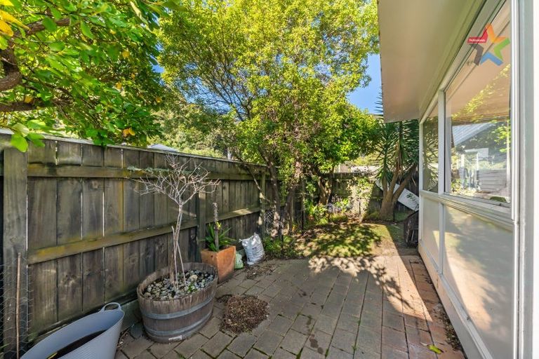 Photo of property in 2/264 Muritai Road, Eastbourne, Lower Hutt, 5013