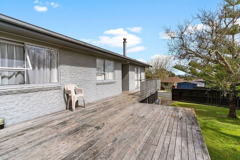 Photo of property in 12 Devonshire Road, Unsworth Heights, Auckland, 0632