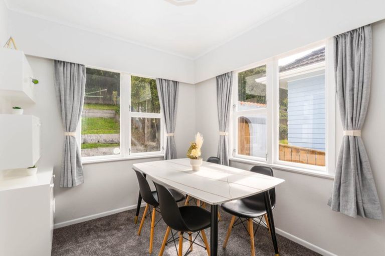Photo of property in 127 Parkvale Road, Karori, Wellington, 6012