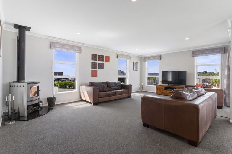 Photo of property in 43 Lakeside Terrace, Omokoroa, 3114