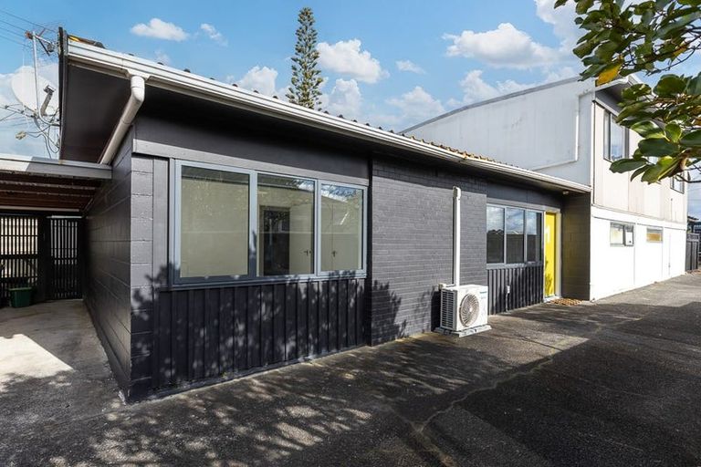Photo of property in 1/125a Birkdale Road, Birkdale, Auckland, 0626