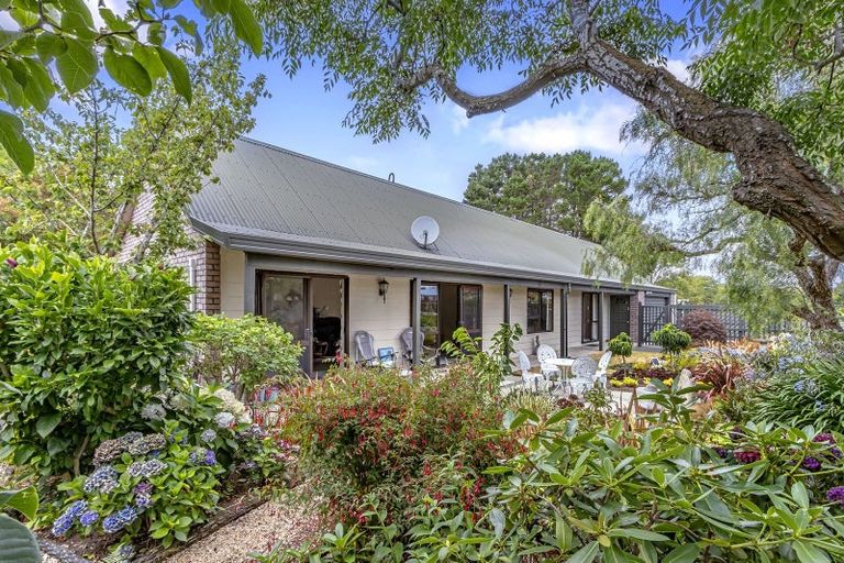 Photo of property in 100 Queenspark Drive, Parklands, Christchurch, 8083