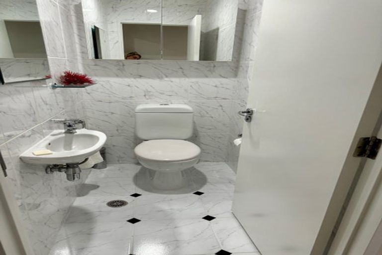 Photo of property in 4a/173 Hurstmere Road, Takapuna, Auckland, 0622