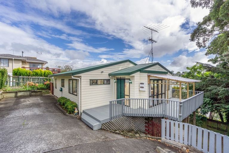 Photo of property in 2/14 Target Road, Totara Vale, Auckland, 0629