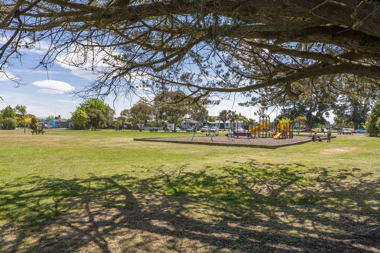 Photo of property in 4 Rotten Row, Waikuku Beach, 7473