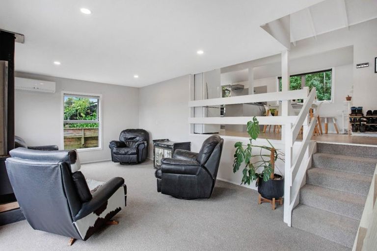 Photo of property in 2/11 Limmer Place, Browns Bay, Auckland, 0632