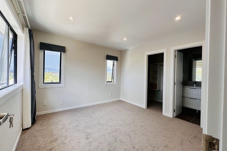 Photo of property in 9 Links Road, New Lynn, Auckland, 0600
