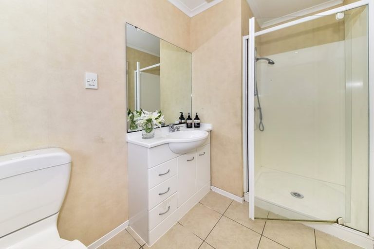 Photo of property in 32 Sandwick Drive, Weymouth, Auckland, 2103