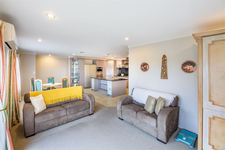 Photo of property in 39 Sapperton Drive, Henderson, Auckland, 0612