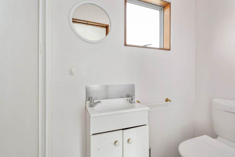 Photo of property in 8 Devonshire Road, Unsworth Heights, Auckland, 0632