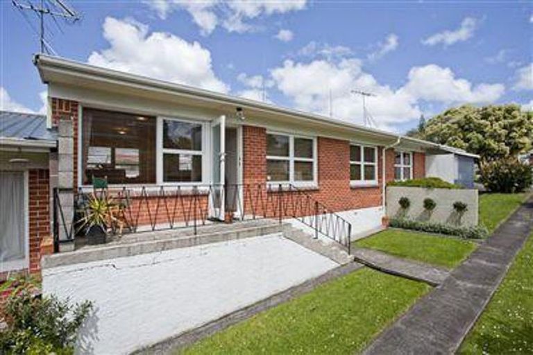 Photo of property in 2/25 Corunna Road, Milford, Auckland, 0620
