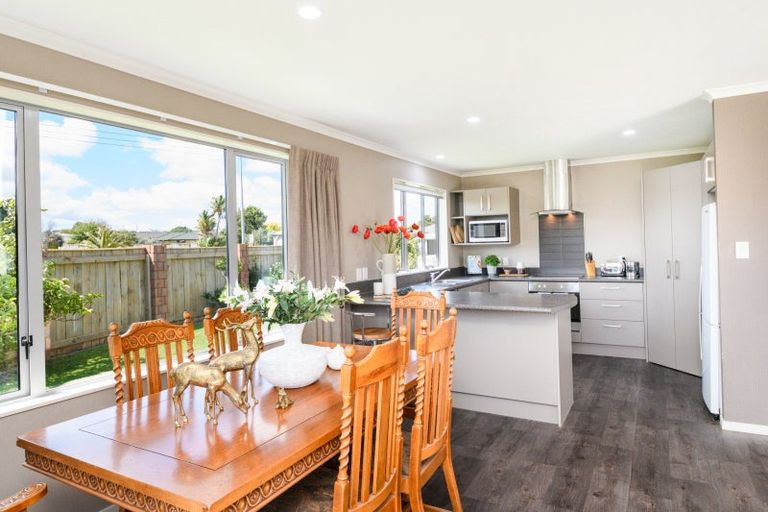 Photo of property in 6 Angelina Way, Kelvin Grove, Palmerston North, 4414