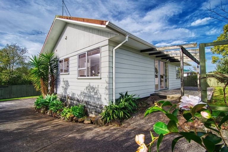 Photo of property in 16 Mile Place, Henderson, Auckland, 0612