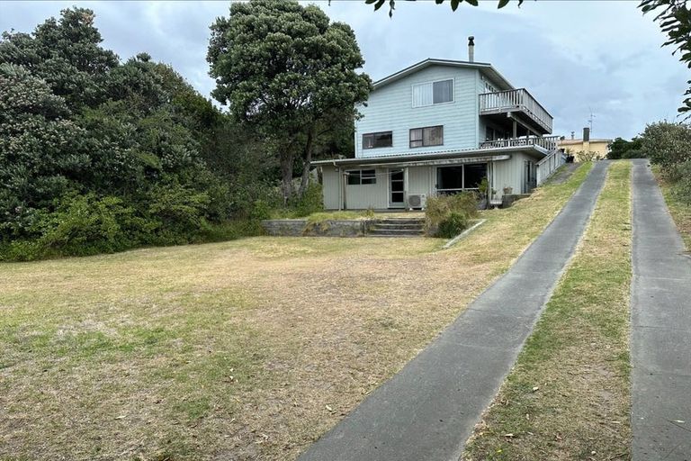 Photo of property in 37 Koromiko Street, Otaki Beach, Otaki, 5512