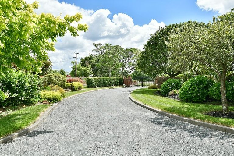 Photo of property in 155 Taupaki Road, Taupaki, Henderson, 0782