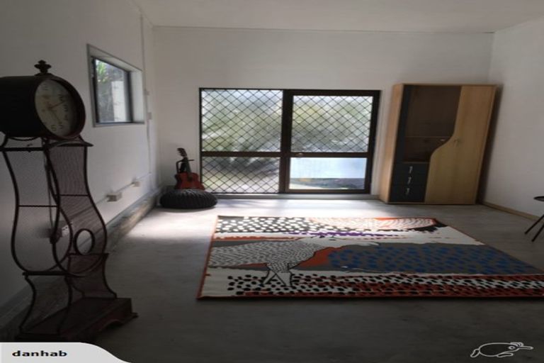 Photo of property in 2/8 Dianthus Place, Browns Bay, Auckland, 0630