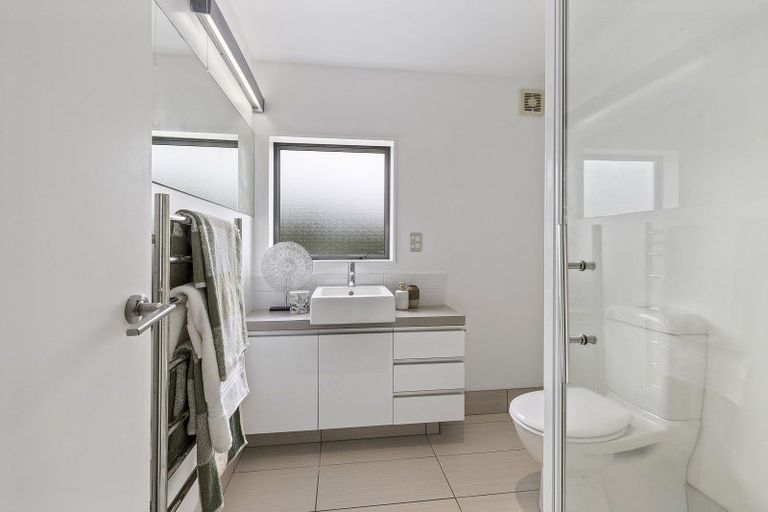 Photo of property in 17 Saddleback Grove, Karori, Wellington, 6012