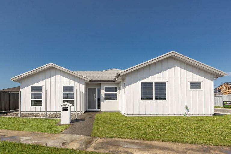 Photo of property in 102 Eriksen Road, Te Awa, Napier, 4110