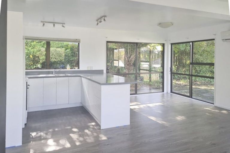 Photo of property in 19 Peterhouse Place, West Harbour, Auckland, 0618