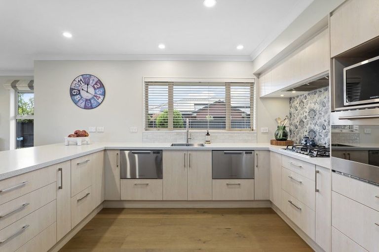 Photo of property in 42 Westpark Drive, Burnside, Christchurch, 8053