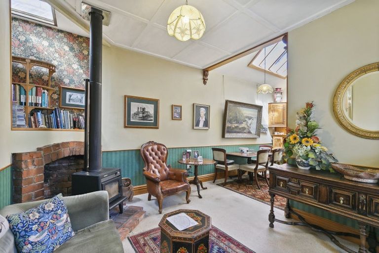 Photo of property in 28 Queen Street, Mount Victoria, Wellington, 6011