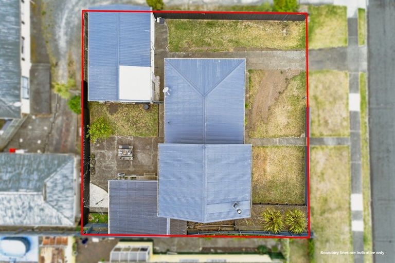 Photo of property in 28 Miro Street, Castlecliff, Whanganui, 4501