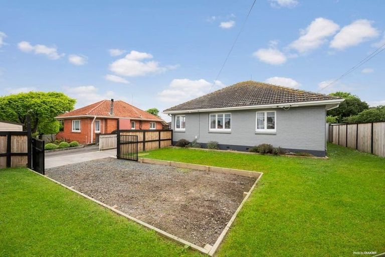 Photo of property in 22 Mellsop Avenue, Waiuku, 2123