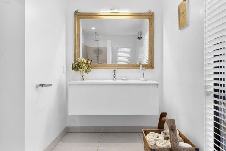 Photo of property in 15 Kingfisher Crescent, Albert Town, Wanaka, 9305