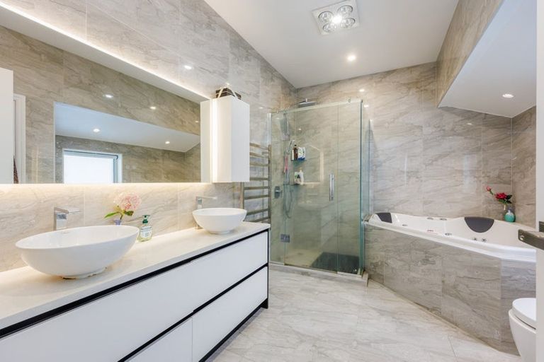 Photo of property in 25 Pupuke Road, Birkenhead, Auckland, 0627