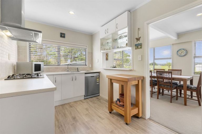 Photo of property in 43 Stella Drive, Clarks Beach, 2122