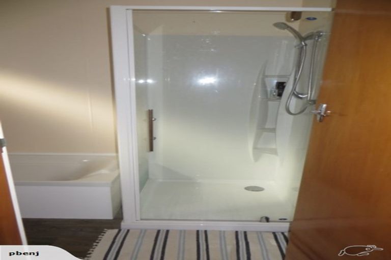 Photo of property in 107 Larnach Road, Vauxhall, Dunedin, 9013